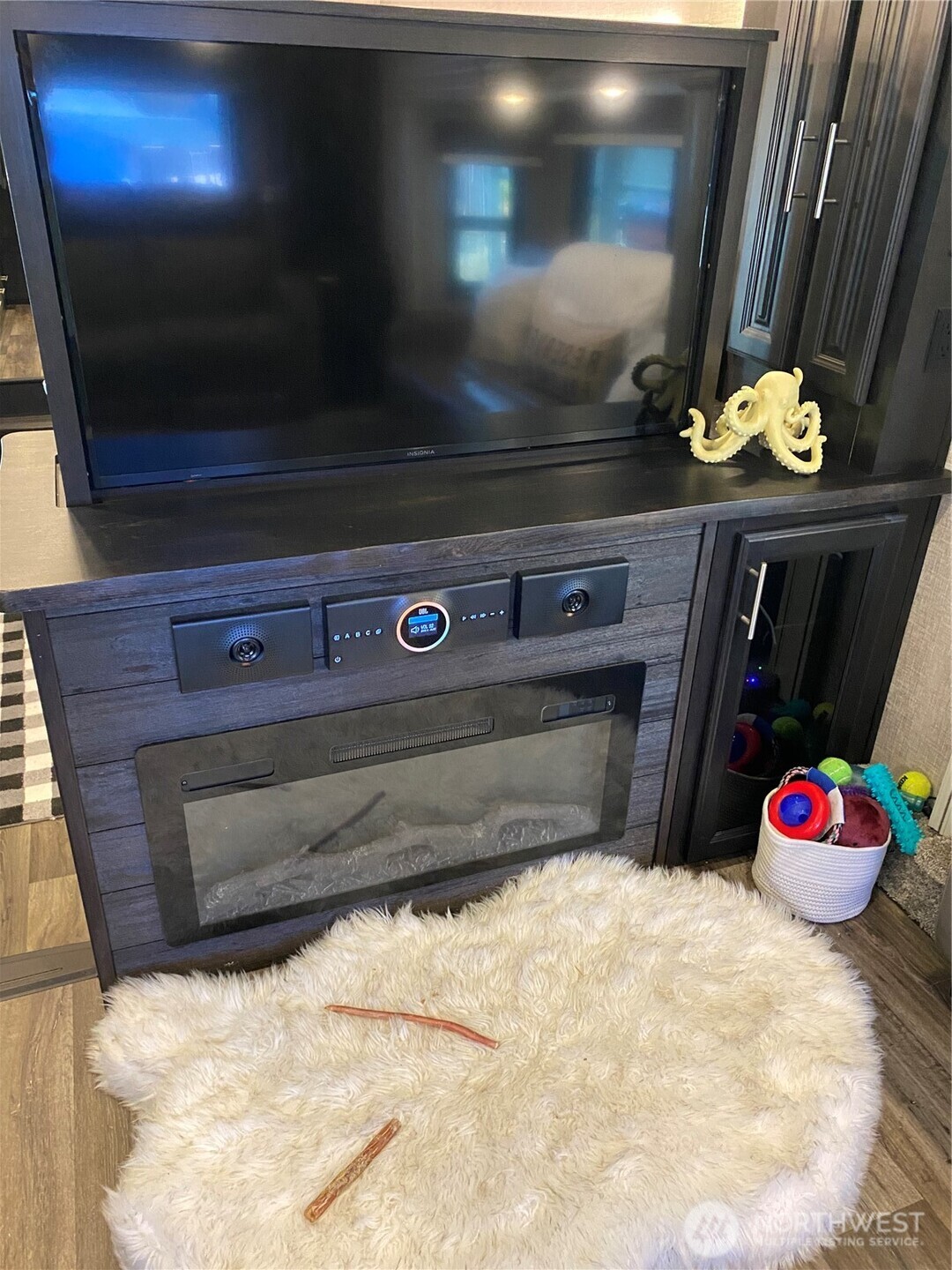 132 Victoria Loop NE