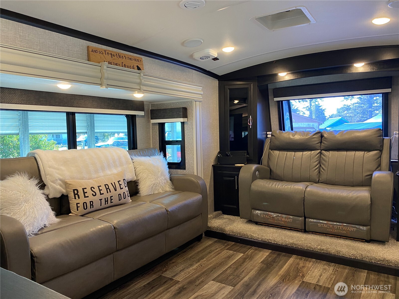 132 Victoria Loop NE