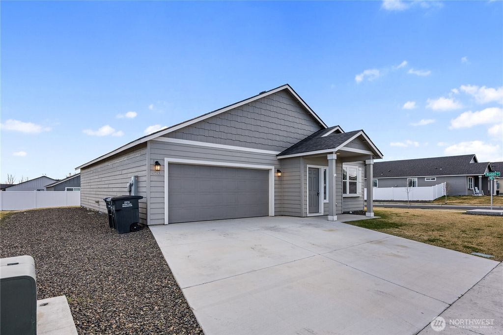 Photo of 4241 W Wood Court, Moses Lake, WA 98837 (MLS # 2497008)