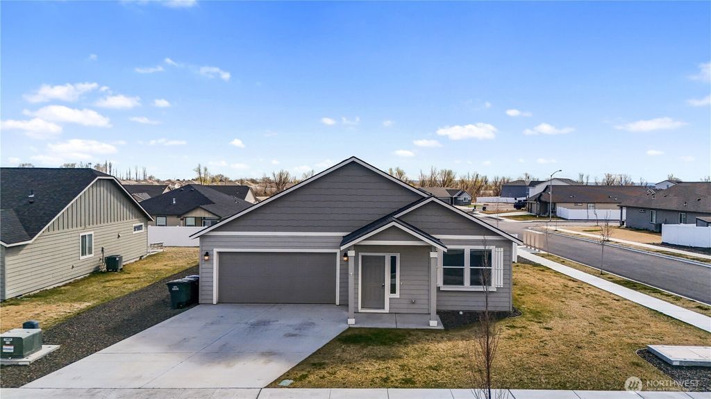 Photo of 4241 W Wood Court, Moses Lake, WA 98837 (MLS # 2497008)