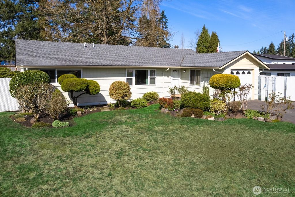 Photo of 16959 121st Avenue SE Ave, Renton, WA 98058 (MLS # 2357109)