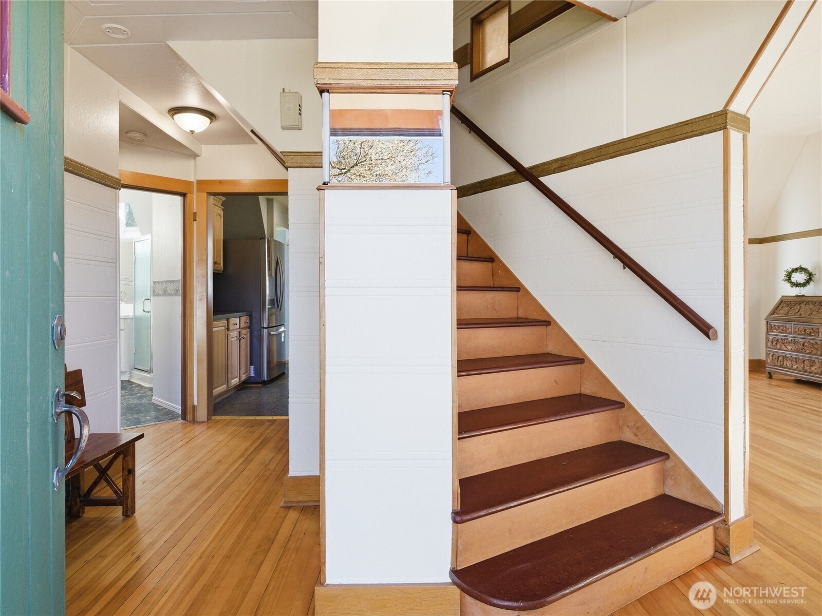 425 Central Avenue E