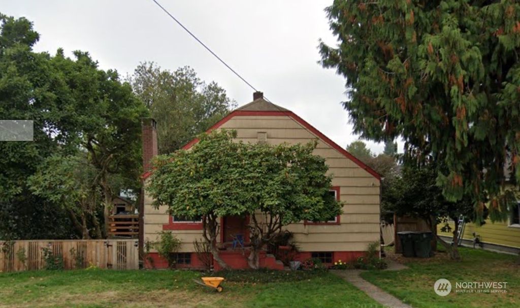 Photo of 324 Pine Avenue, Snohomish, WA 98290 (MLS # 2126197)