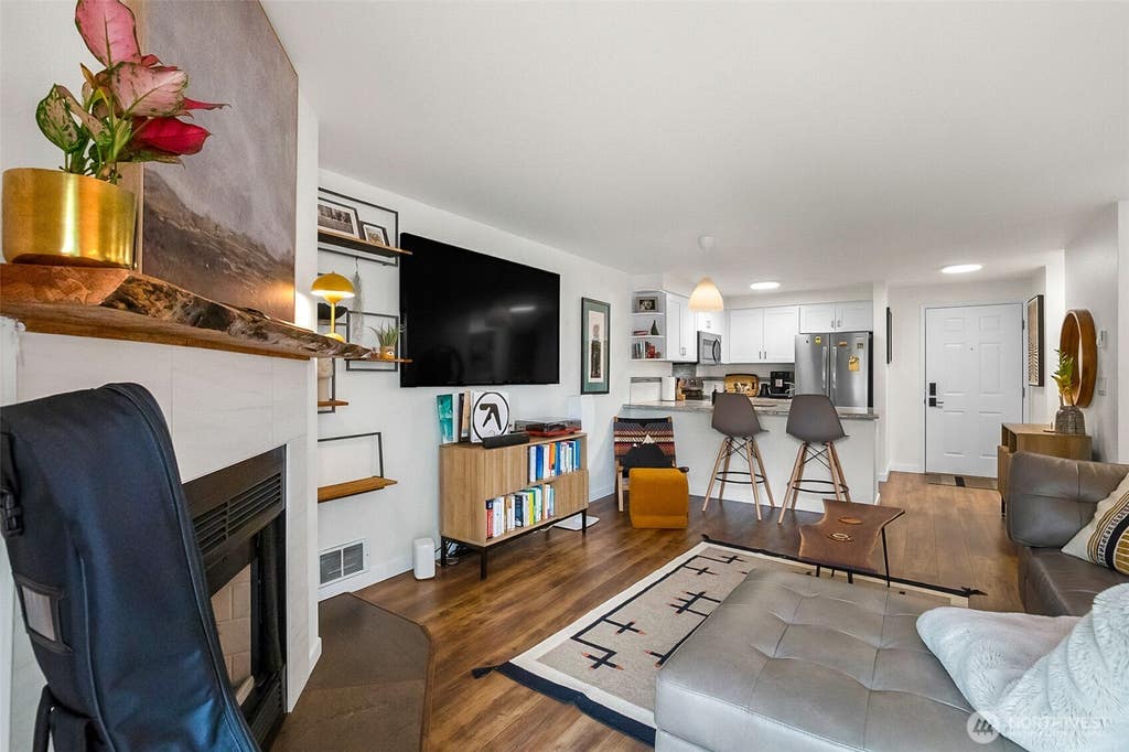 Photo of 411 N 90th Street #207, Seattle, WA 98103 (MLS # 2571154)
