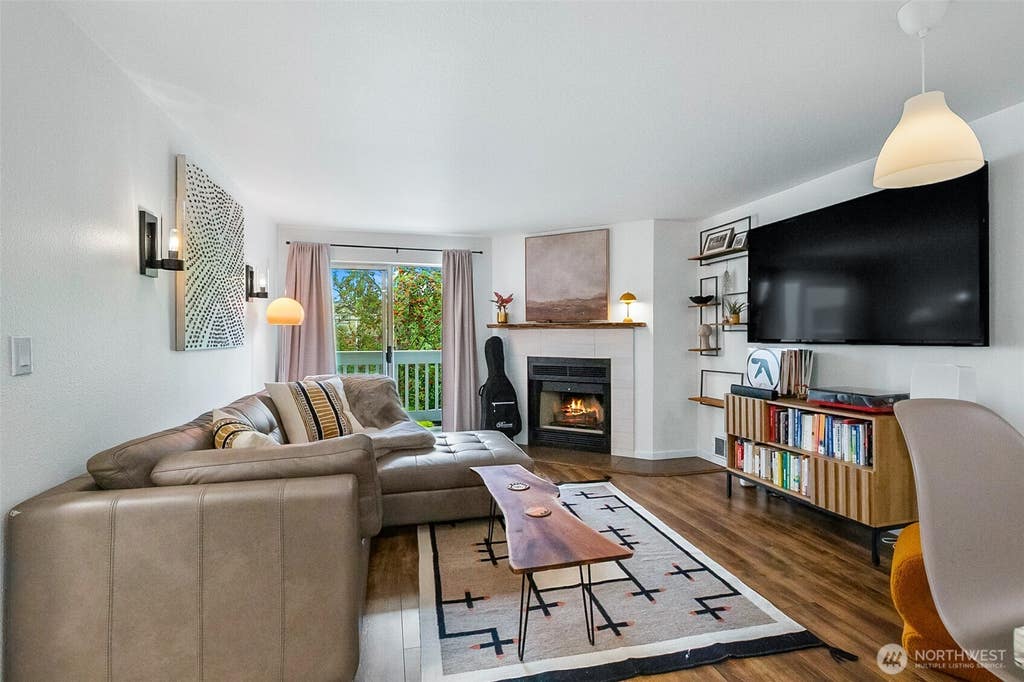 Photo of 411 N 90th Street #207, Seattle, WA 98103 (MLS # 2571154)