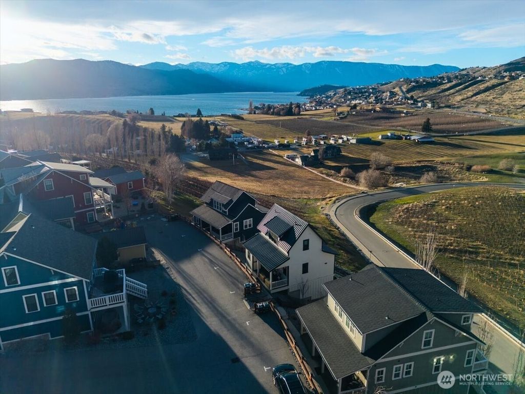 Photo of 118 Porcupine Lane, Chelan, WA 98816 (MLS # 2484788)