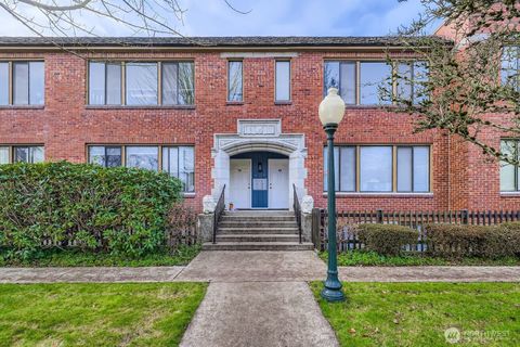 Photo of 2120 Highland Avenue #104, Everett, WA 98201 (MLS # 2460523)