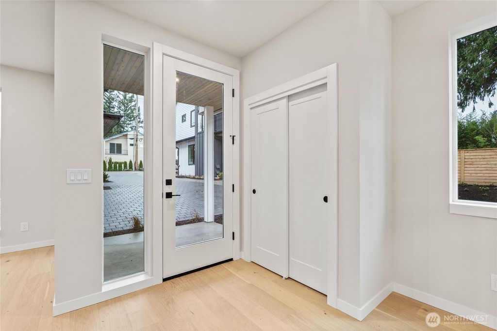 Photo of 9012 124th Lane NE, Kirkland, WA 98033 (MLS # 2485851)