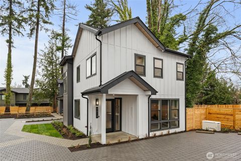 Photo of 9012 124th Lane NE, Kirkland, WA 98033 (MLS # 2485851)