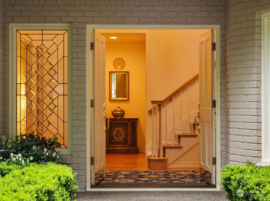 Photo of 8829 SE 77th Place, Mercer Island, WA 98040 (MLS # 2226770)