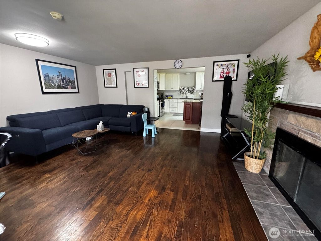 Photo of 14060 35th Avenue S, Tukwila, WA 98168 (MLS # 2507405)