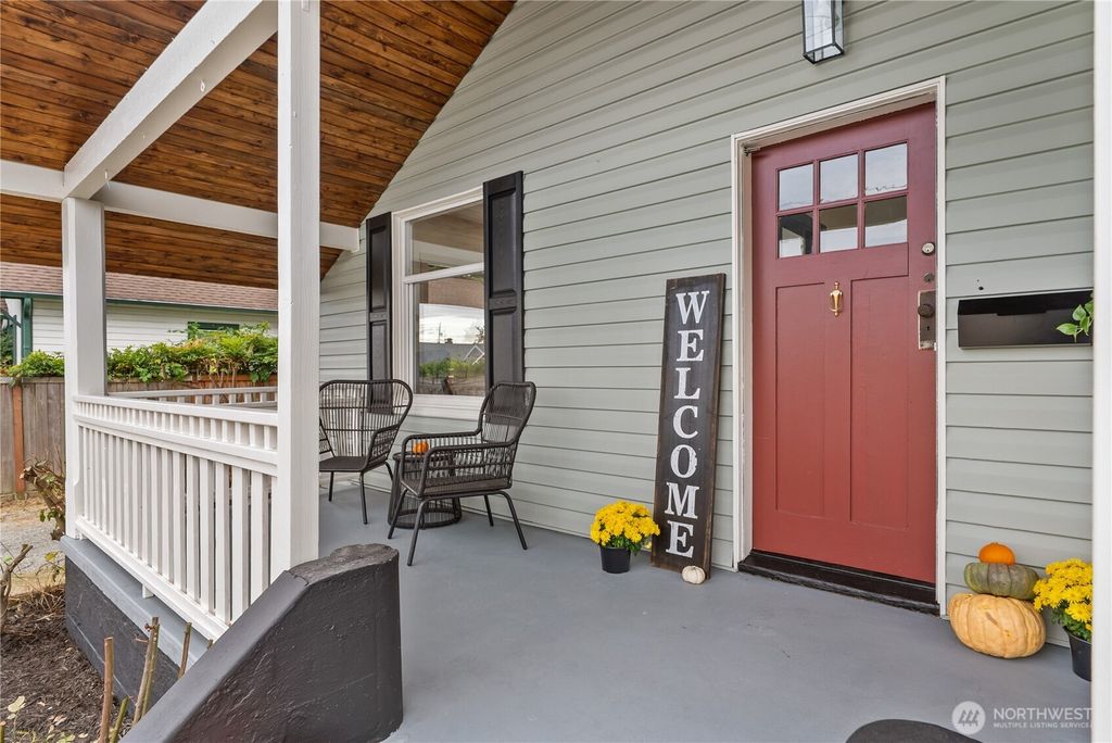 Photo of 6206 S Warner Street, Tacoma, WA 98409 (MLS # 2488050)