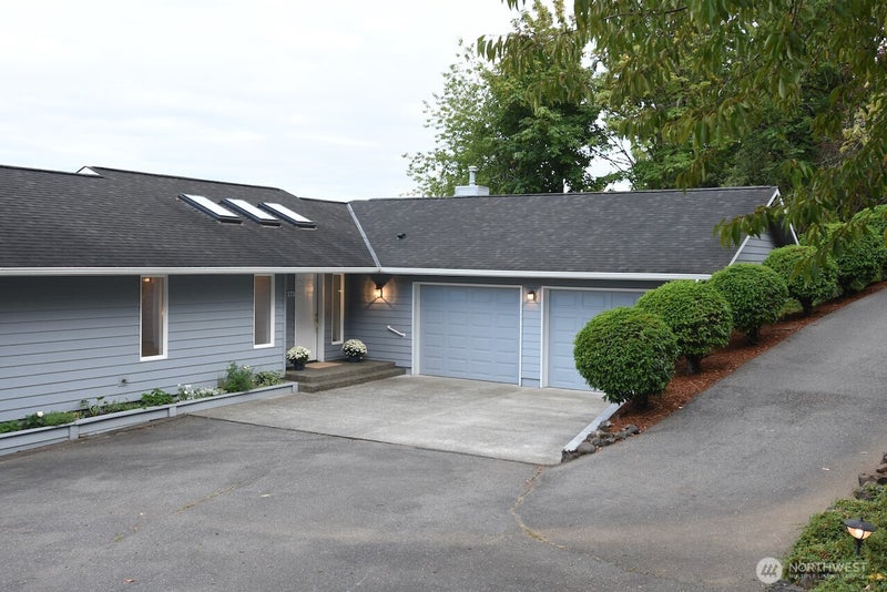 171 NE Fair Oaks Terrace