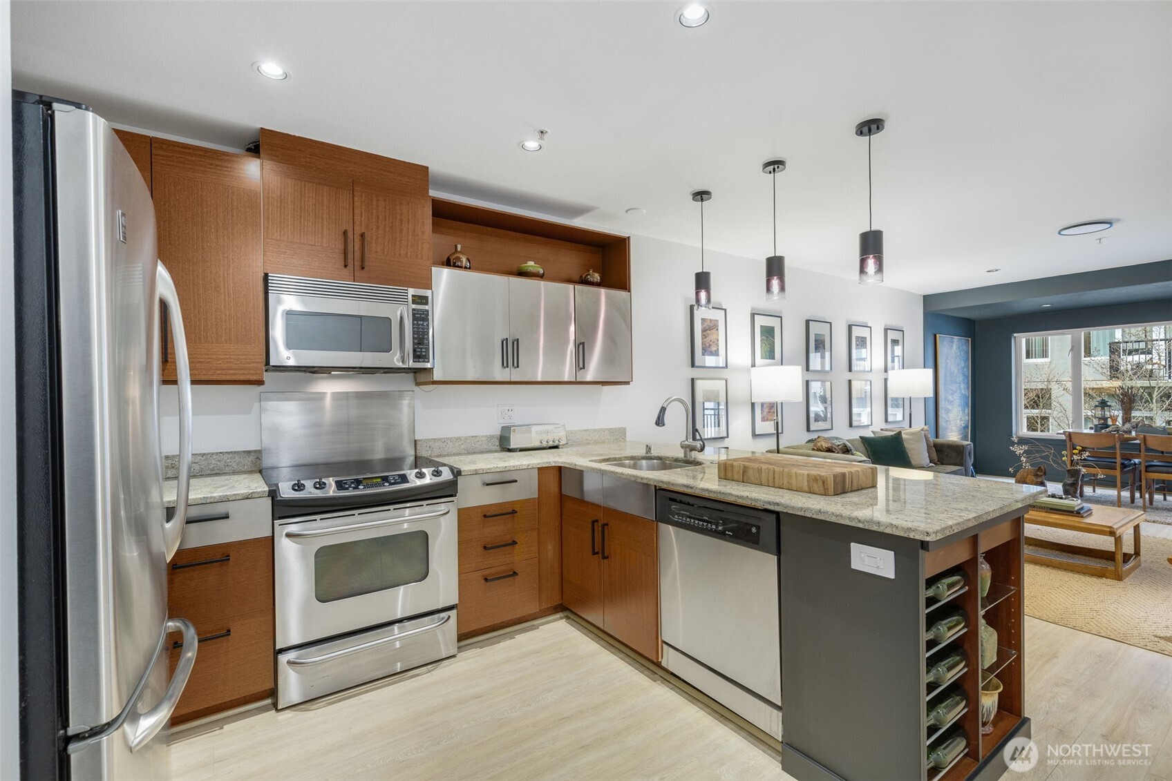 2717 Western Avenue 524