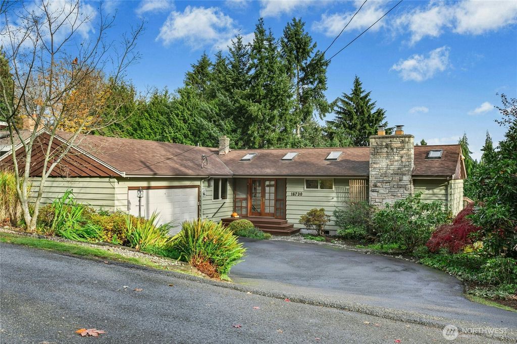 Photo of 16730 32nd Place NE, Lake Forest Park, WA 98155 (MLS # 2453734)