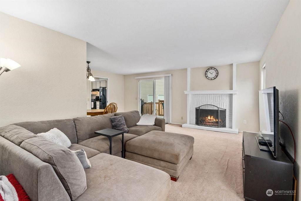 Photo of 3419 Lincoln Way, Lynnwood, WA 98087 (MLS # 2275351)