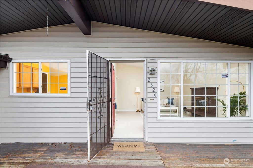 Photo of 2324 Oakes Avenue, Everett, WA 98201 (MLS # 2025075)