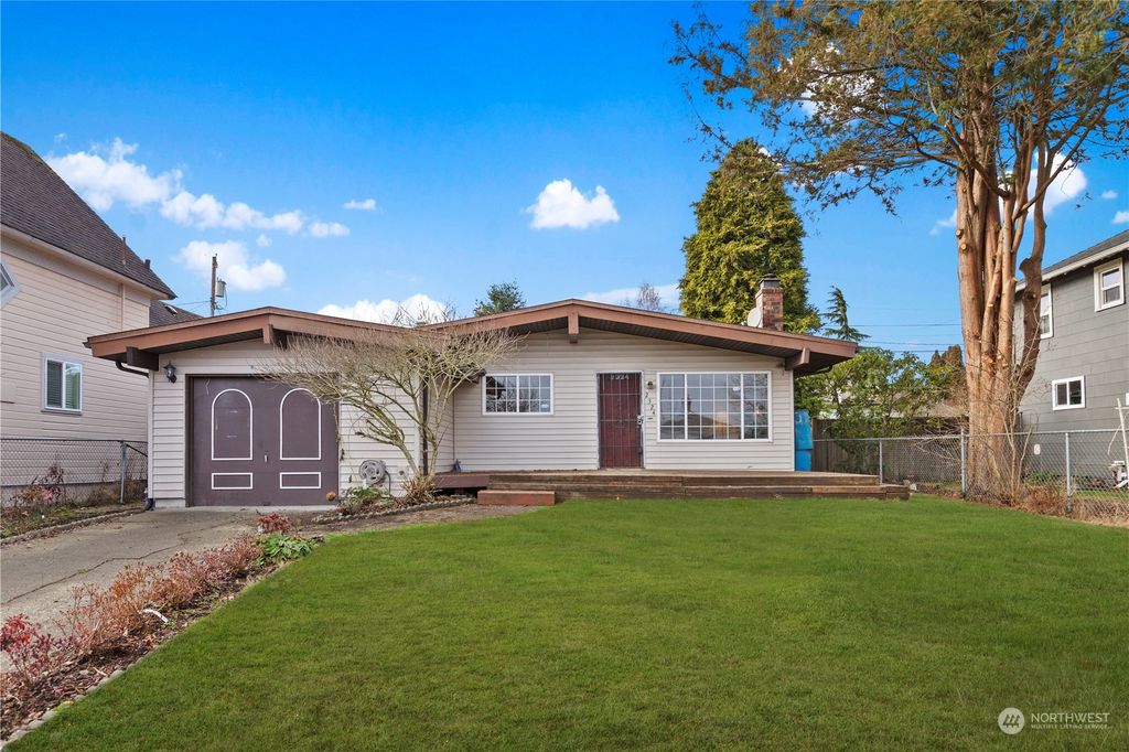 Photo of 2324 Oakes Avenue, Everett, WA 98201 (MLS # 2025075)