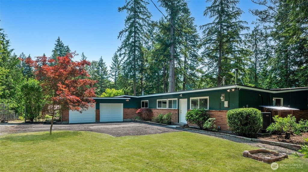 Photo of 17858 W Spring Lake Drive SE, Renton, WA 98058 (MLS # 2396628)