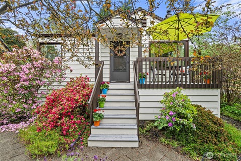 Photo of 731 19th Avenue, Seattle, WA 98122 (MLS # 2542759)