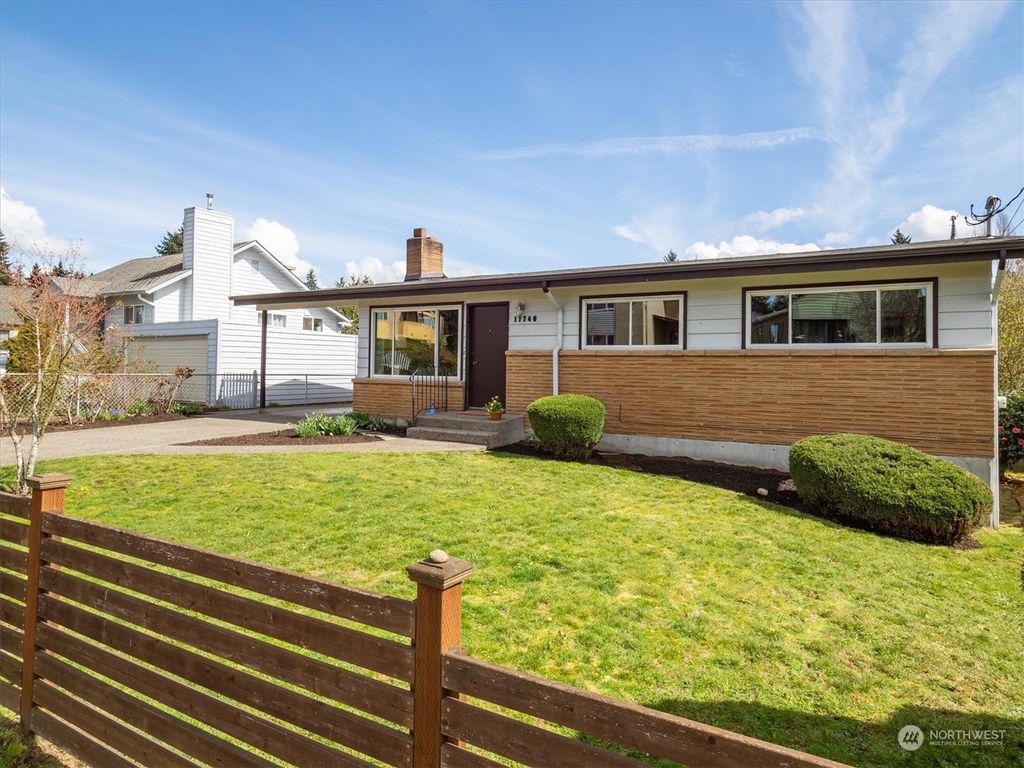 Photo of 11740 16th Avenue NE, Seattle, WA 98125 (MLS # 2217198)