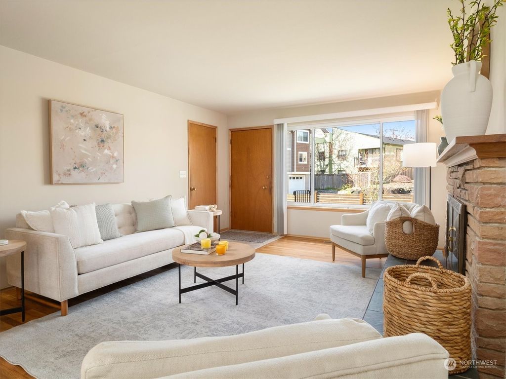 Photo of 11740 16th Avenue NE, Seattle, WA 98125 (MLS # 2217198)