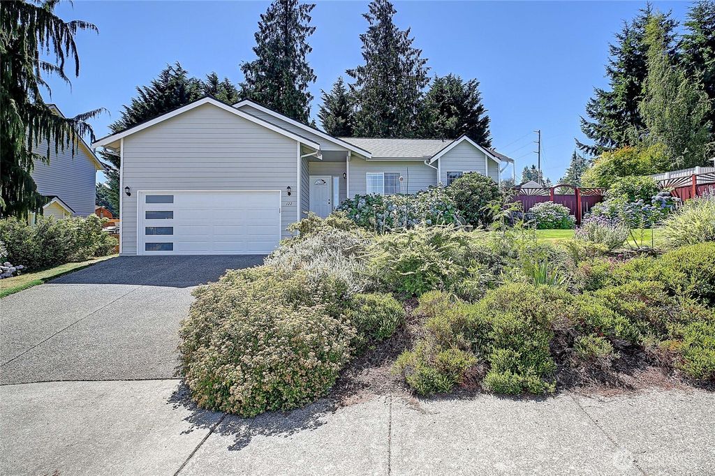 Photo of 122 73rd Street SW, Everett, WA 98203 (MLS # 2420247)