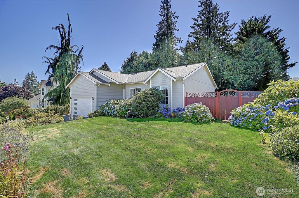 Photo of 122 73rd Street SW, Everett, WA 98203 (MLS # 2420247)