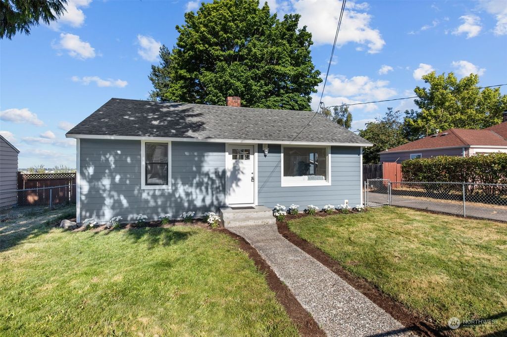 Photo of 17031 33rd Avenue S, SeaTac, WA 98188 (MLS # 2140914)