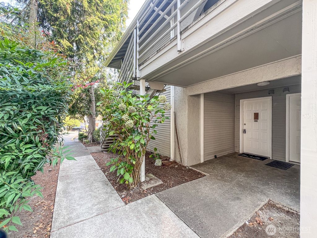 Photo of 17203 NE 45th St St #43, Redmond, WA 98052 (MLS # 2508525)