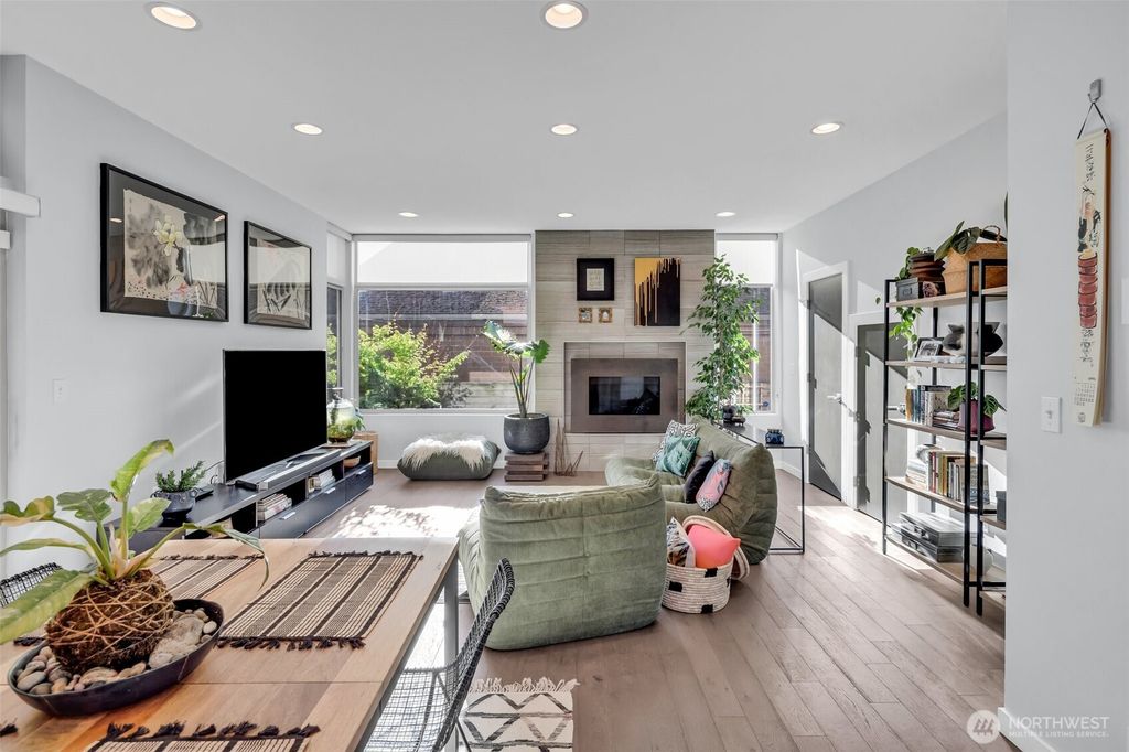 Photo of 129 16th Avenue, Seattle, WA 98122 (MLS # 2371510)