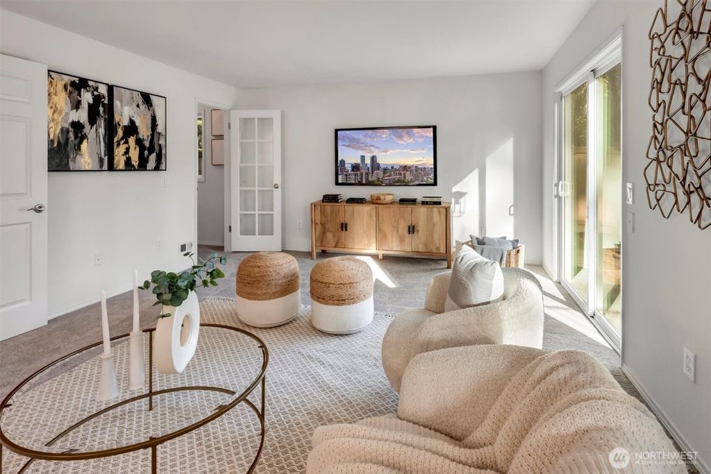 Photo of 11725 NE 102nd Place, Kirkland, WA 98033 (MLS # 2486740)