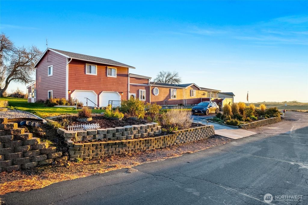 Photo of 10693 SE Handicap Drive, Warden, WA 98857 (MLS # 2461573)