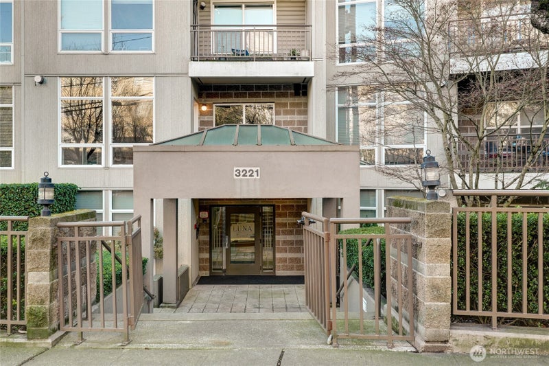 3221 SW Avalon Way 313