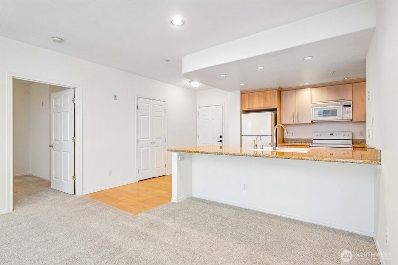 3221 SW Avalon Way 313