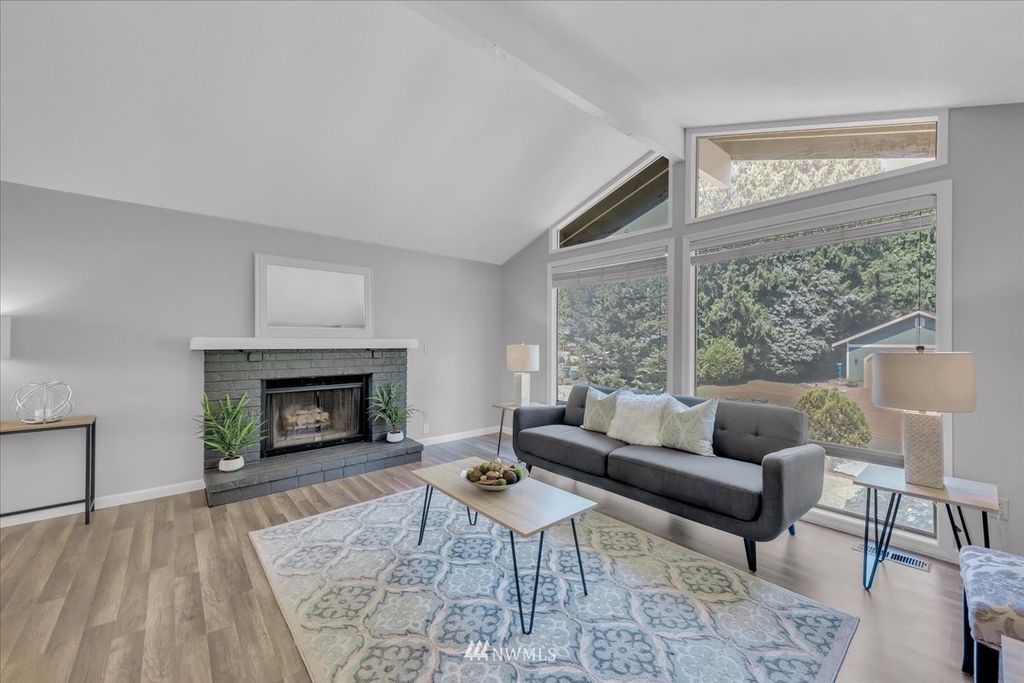 Photo of 22423 NE 12th Court, Sammamish, WA 98074 (MLS # 1973626)