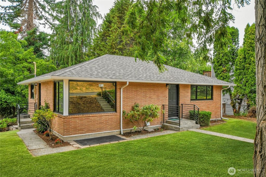 Photo of 22039 S 16th Avenue, Des Moines, WA 98198 (MLS # 2419095)
