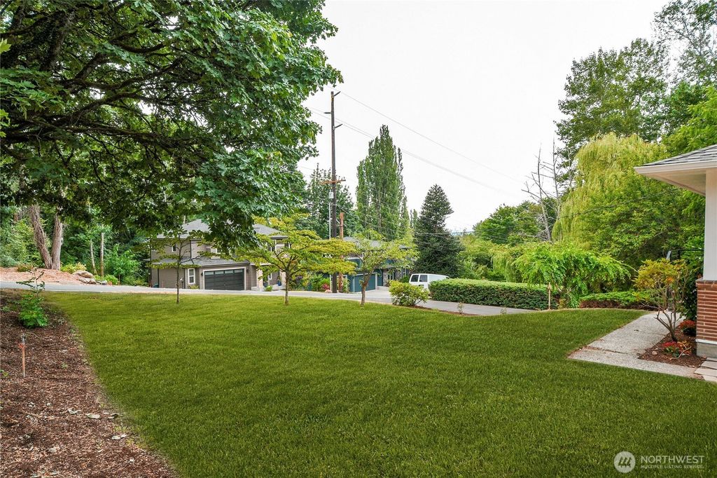 Photo of 22039 S 16th Avenue, Des Moines, WA 98198 (MLS # 2419095)