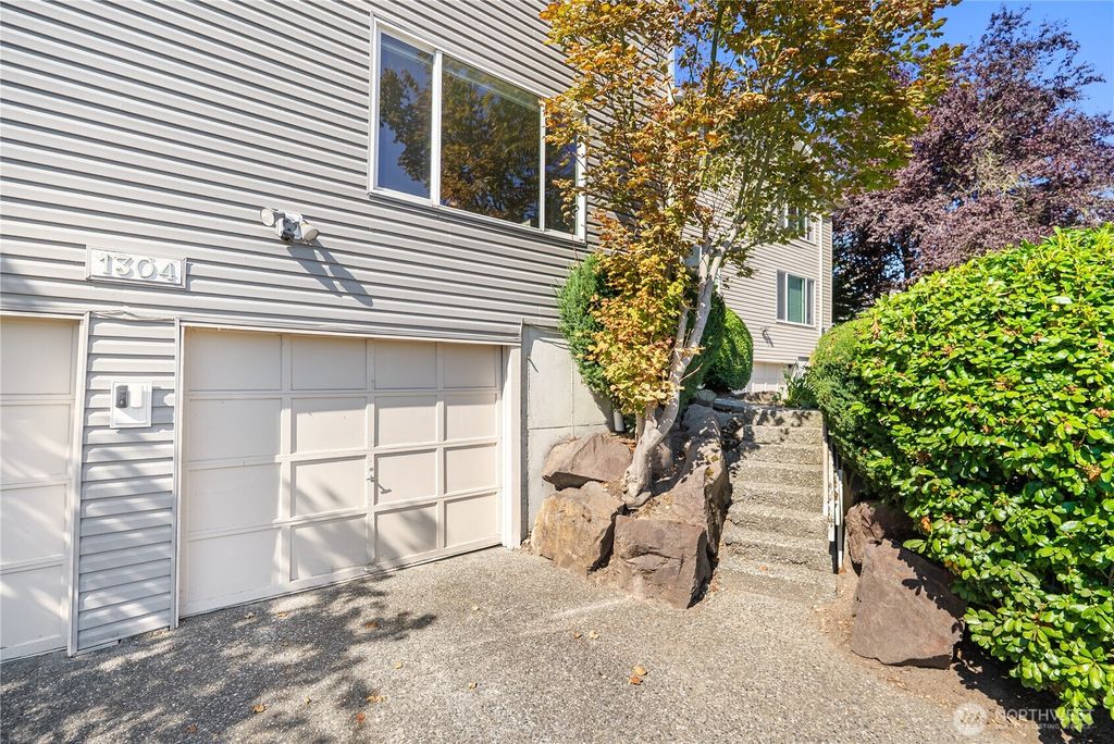 Photo of 1304 Chestnut Street #5, Everett, WA 98201 (MLS # 2434634)