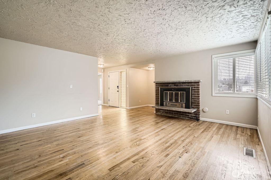Photo of 24107 15th Avenue S, Des Moines, WA 98198 (MLS # 2349399)