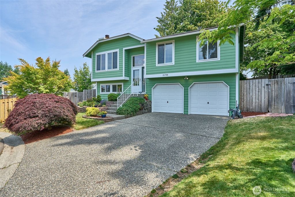 Photo of 21738 121st Pl SE Pl, Kent, WA 98031 (MLS # 2396084)