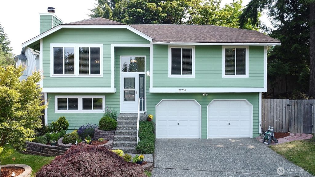 Photo of 21738 121st Pl SE Pl, Kent, WA 98031 (MLS # 2396084)