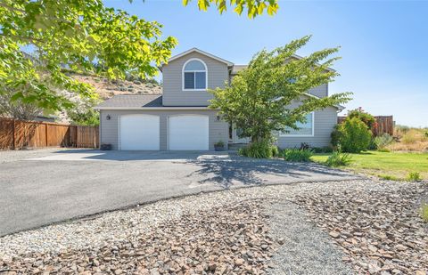 Photo of 1243 Wheatridge Drive, East Wenatchee, WA 98802 (MLS # 2407582)