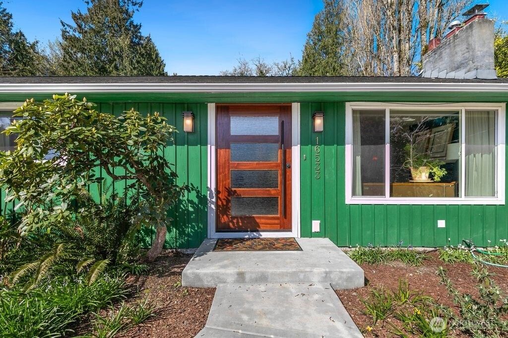 Photo of 16533 34th Avenue NE, Lake Forest Park, WA 98155 (MLS # 2503432)