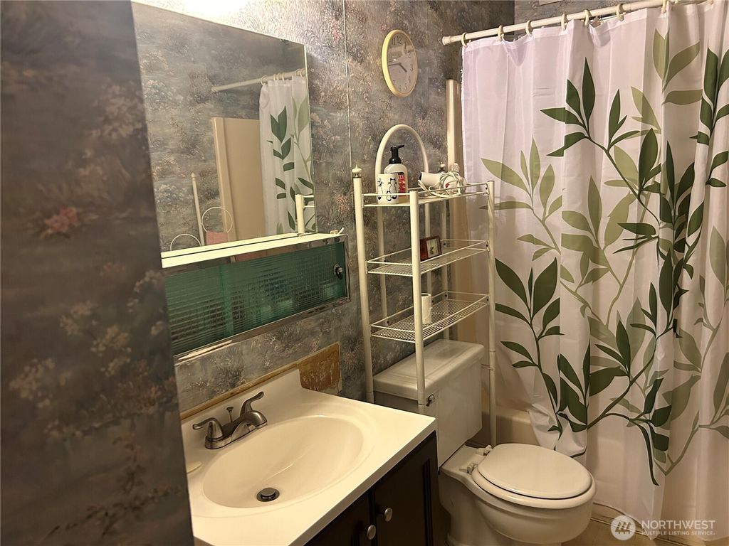 Photo of 6423 Admiralty Way Way, Freeland, WA 98249 (MLS # 2461623)