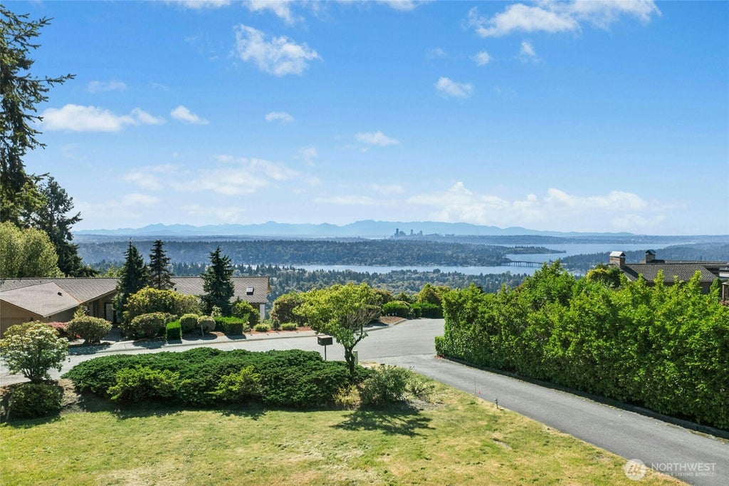 Photo of 4736 Somerset XXX LOT Avenue SE #LOT, Bellevue, WA 98006 (MLS # 2572947)
