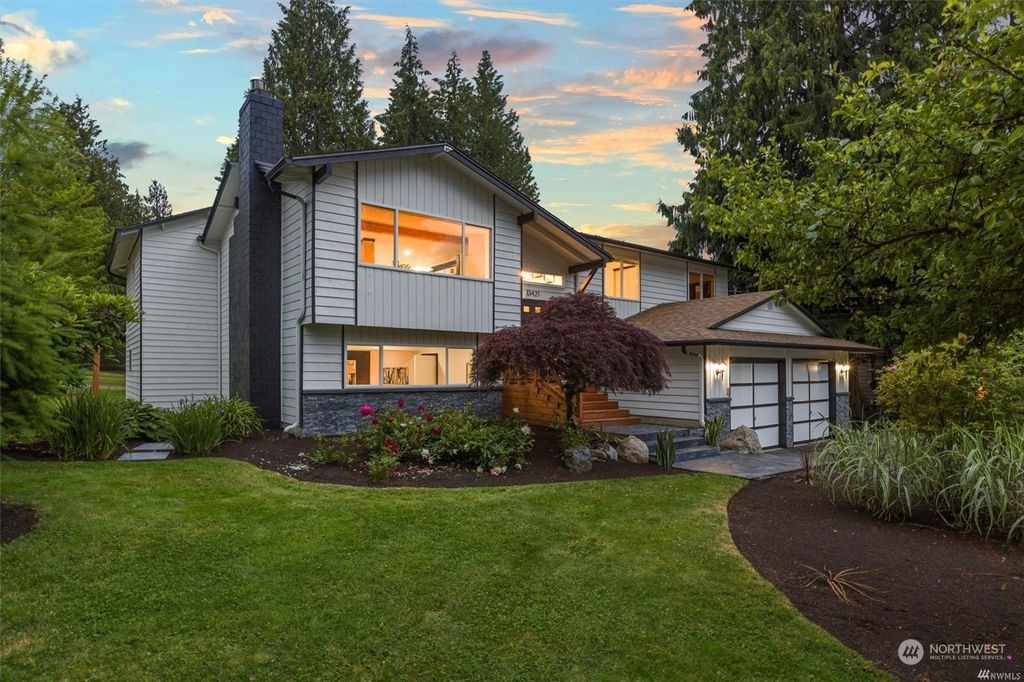 Photo of 13421 Beverly Park Road, Lynnwood, WA 98087 (MLS # 2055934)