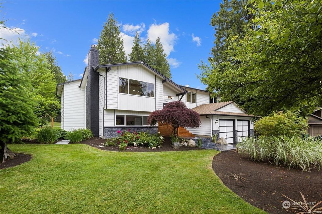 Photo of 13421 Beverly Park Road, Lynnwood, WA 98087 (MLS # 2055934)