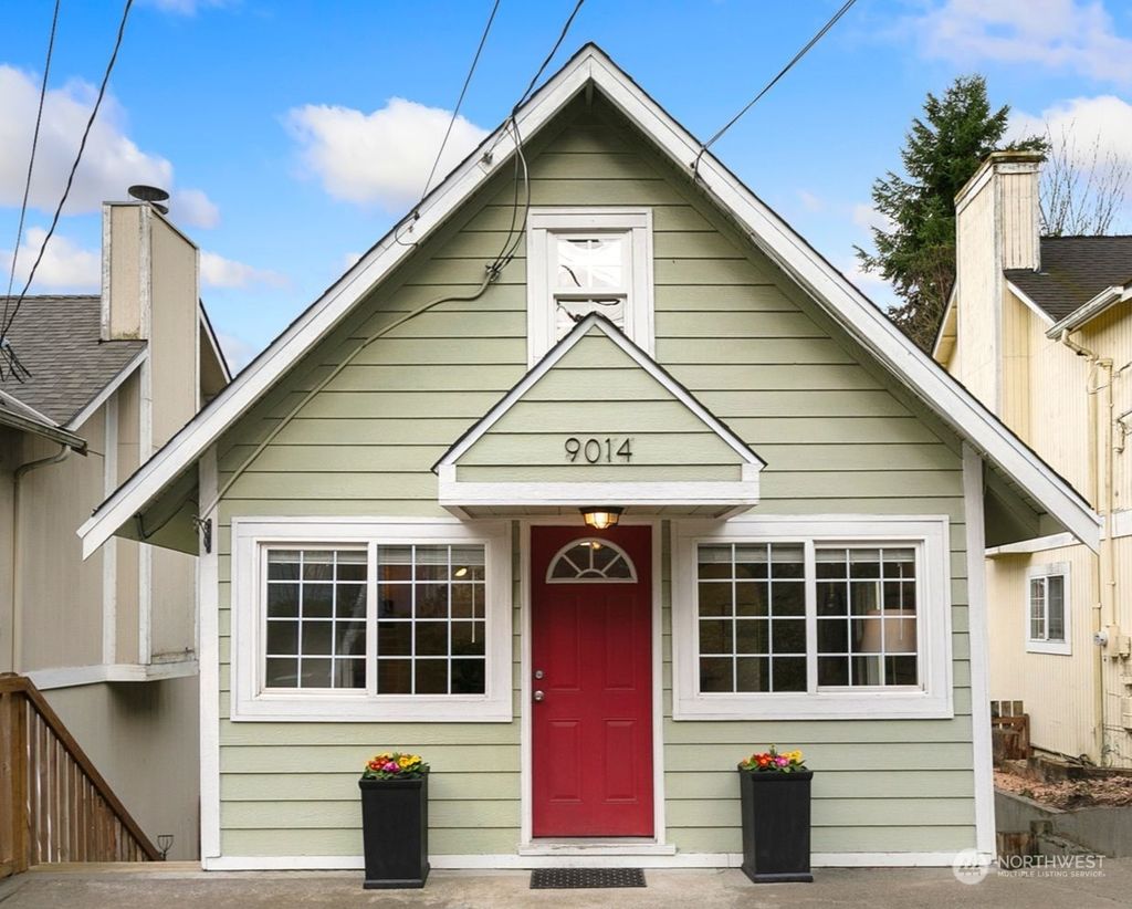 Photo of 9014 20th Avenue NE, Seattle, WA 98115 (MLS # 2197692)