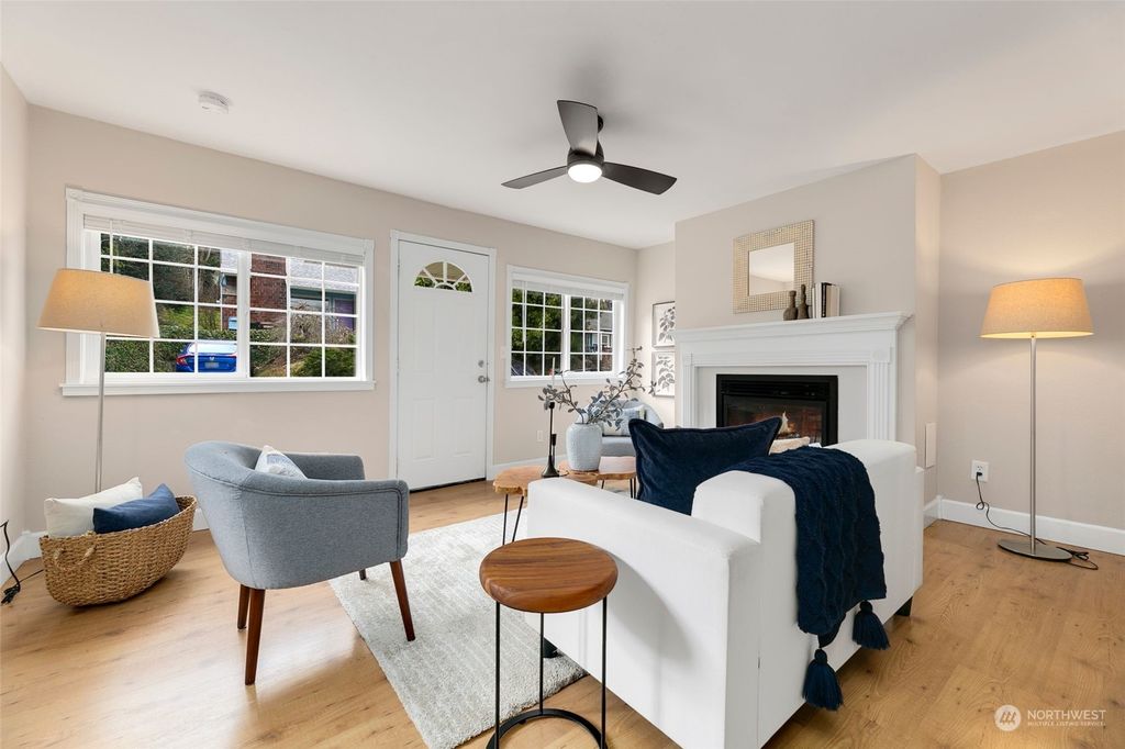 Photo of 9014 20th Avenue NE, Seattle, WA 98115 (MLS # 2197692)